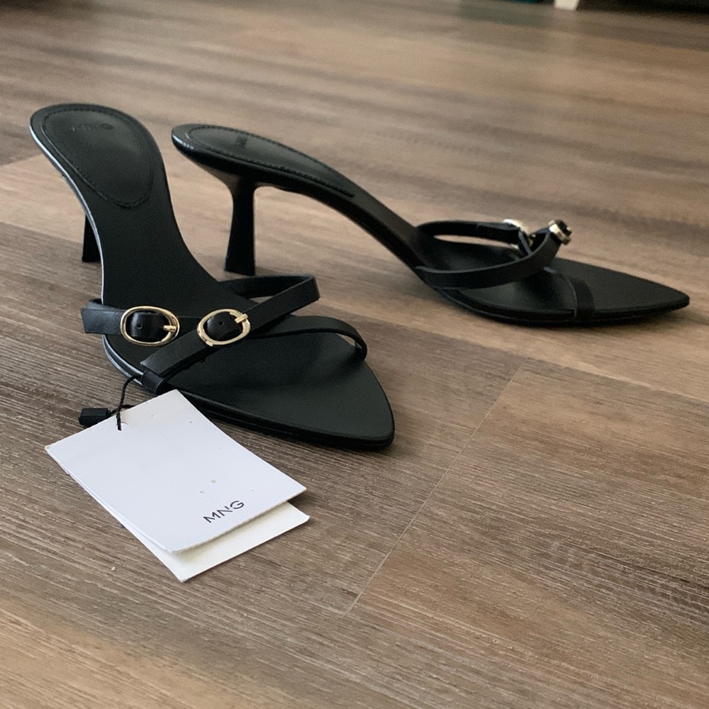 MANGO buckle leather sandals - size 7.5 - NWT 🌹